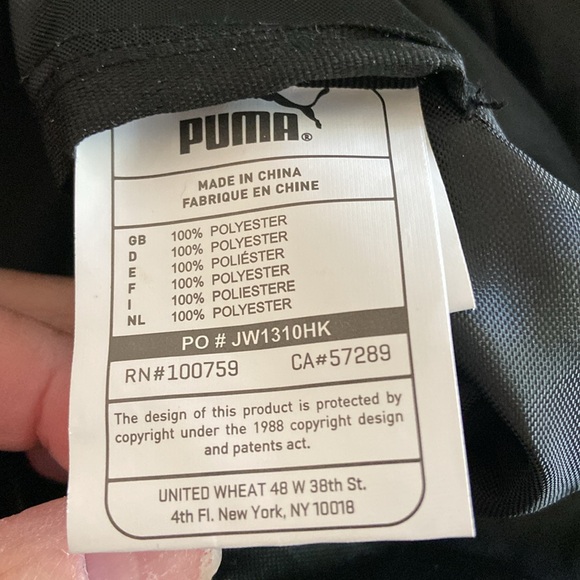 Puma tote bag. Can be used as a gym bag or a trip to the grocery store. - Picture 9 of 9